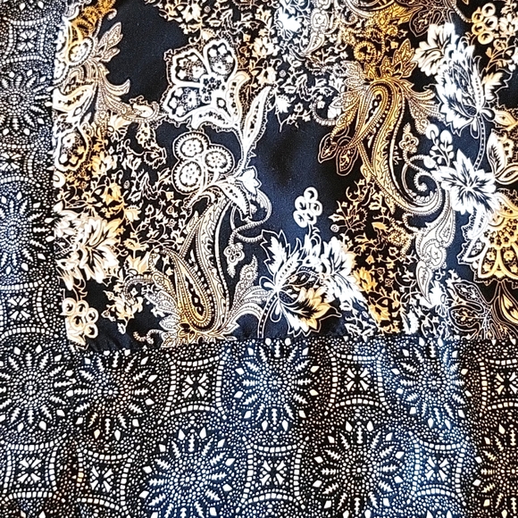 Beautiful Hazel skirt with deep sharkbite hem. - Picture 4 of 6